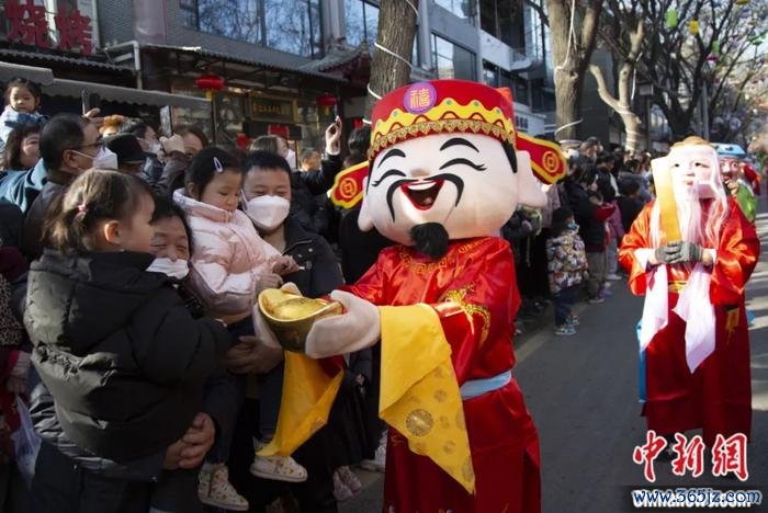  全球“迎财神”。倪树斌 摄